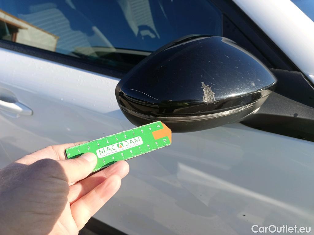  Peugeot  2008 PEUGEOT  / 2019 / 5P / todoterreno Active BlueHDI 81kW (110CV) #11