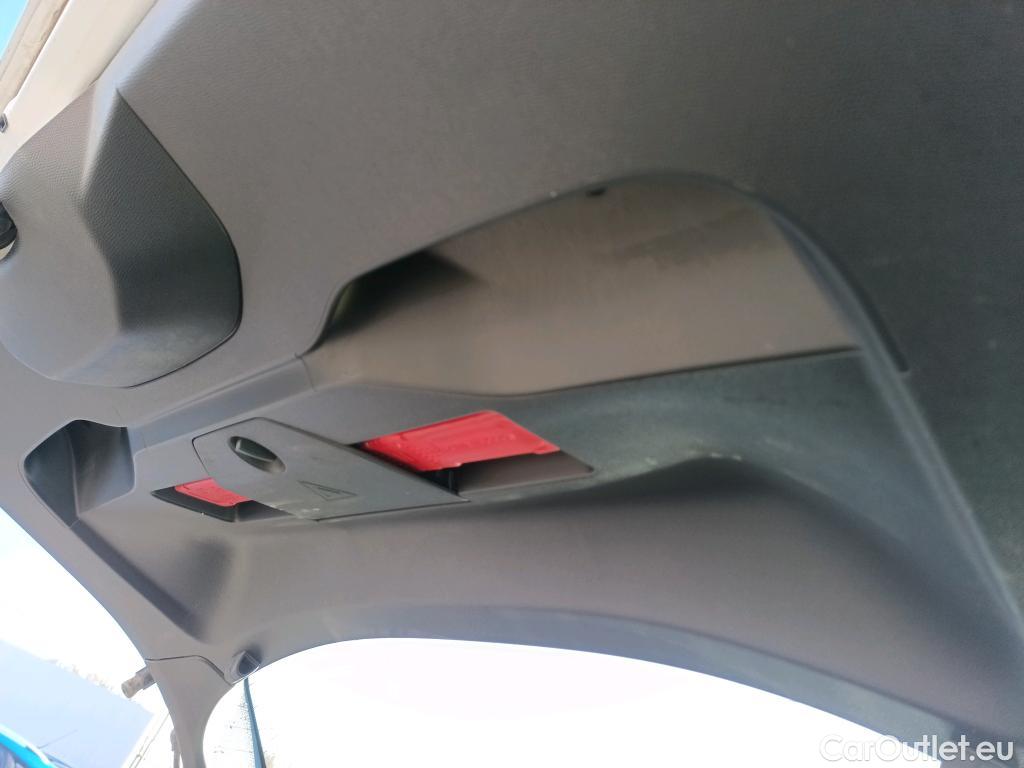  Peugeot  2008 PEUGEOT  / 2019 / 5P / todoterreno Active BlueHDI 81kW (110CV) #3