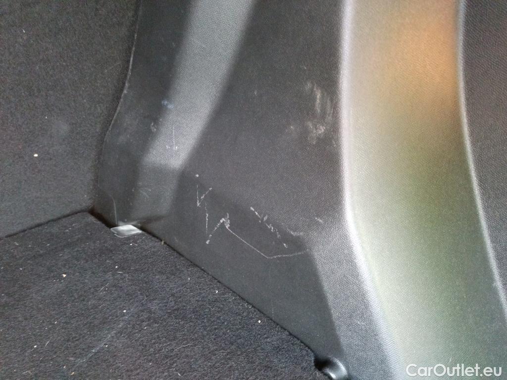  Peugeot  2008 PEUGEOT  / 2019 / 5P / todoterreno Allure BlueHDI 81kW (110CV) #5