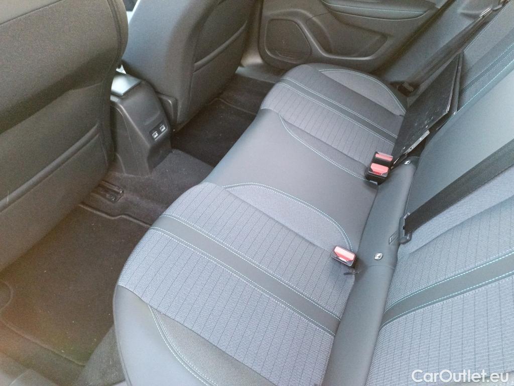  Peugeot  2008 PEUGEOT  / 2019 / 5P / todoterreno Allure BlueHDI 81kW (110CV) #9