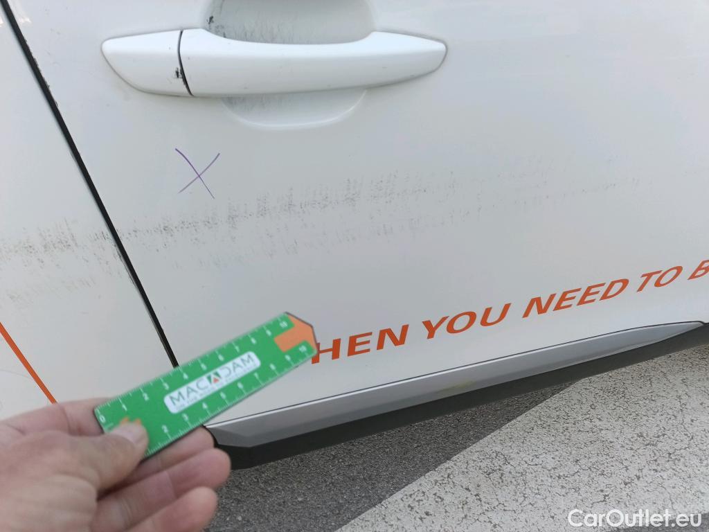  Peugeot  2008 PEUGEOT  / 2019 / 5P / todoterreno Allure BlueHDI 81kW (110CV) #8