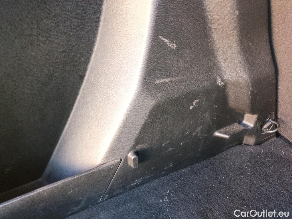  Peugeot  2008 PEUGEOT  / 2019 / 5P / todoterreno Active BlueHDI 81kW (110CV) #8