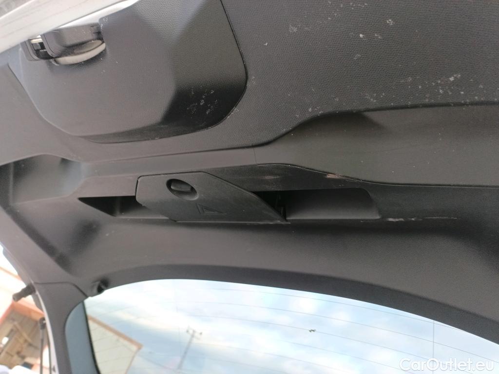  Peugeot  2008 PEUGEOT  / 2019 / 5P / todoterreno Allure BlueHDI 81kW (110CV) #11