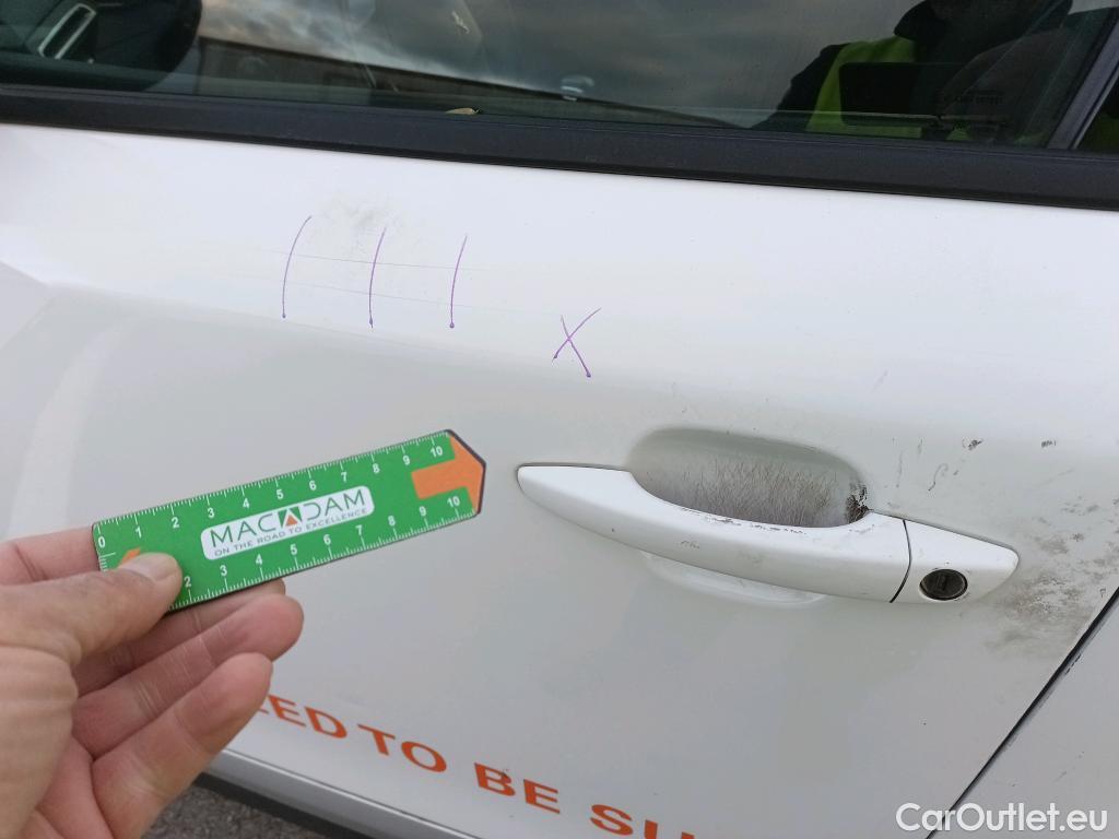  Peugeot  2008 PEUGEOT  / 2019 / 5P / todoterreno Allure BlueHDI 81kW (110CV) #6