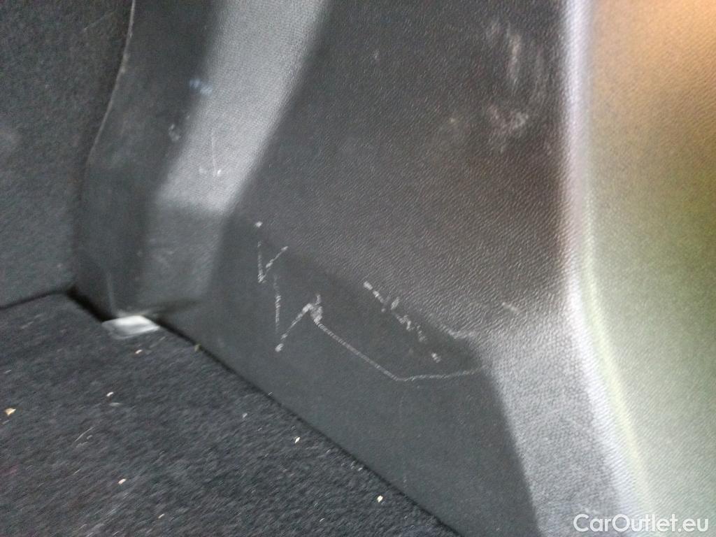  Peugeot  2008 PEUGEOT  / 2019 / 5P / todoterreno Allure BlueHDI 81kW (110CV) #6