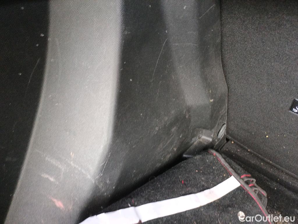  Peugeot  2008 PEUGEOT  / 2019 / 5P / todoterreno Allure BlueHDI 81kW (110CV) #20