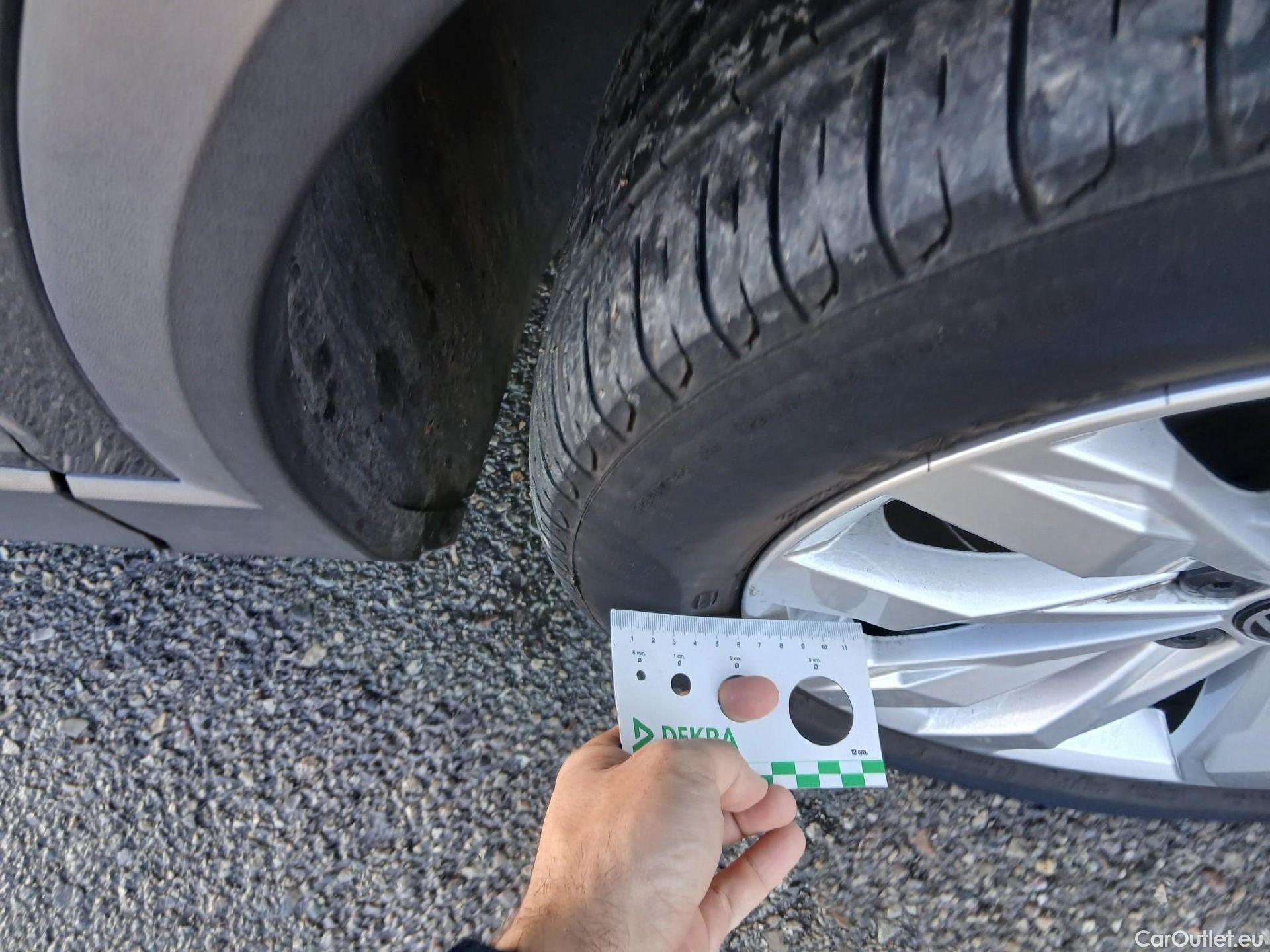  Volkswagen  T-ROC VOLKSWAGEN  / 2017 / 5P / todoterreno Advance 2.0 TDI 110kW (150CV) DSG (AC2) #9