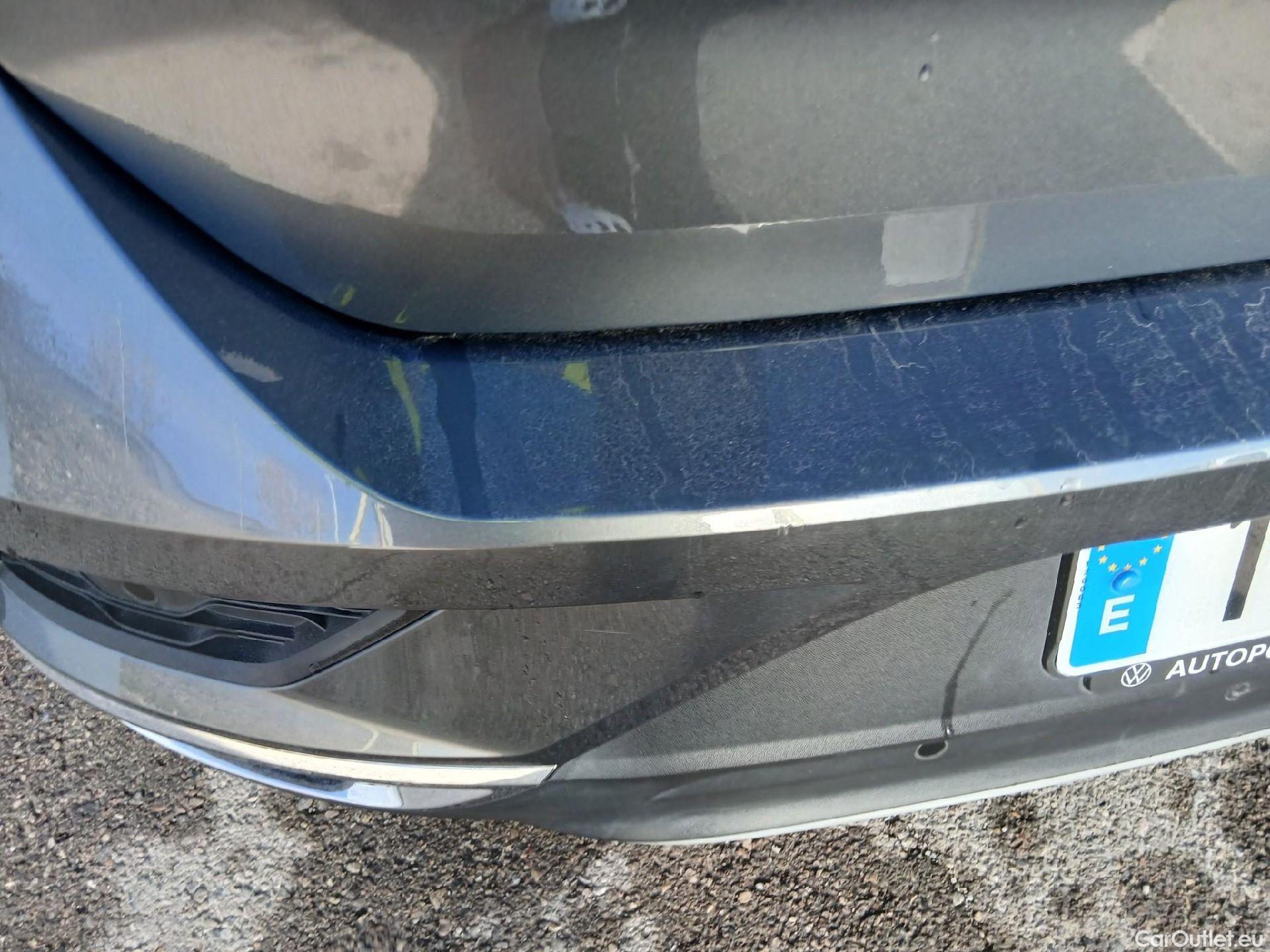  Volkswagen  T-ROC VOLKSWAGEN  / 2017 / 5P / todoterreno Advance 2.0 TDI 110kW (150CV) DSG (AC2) #3