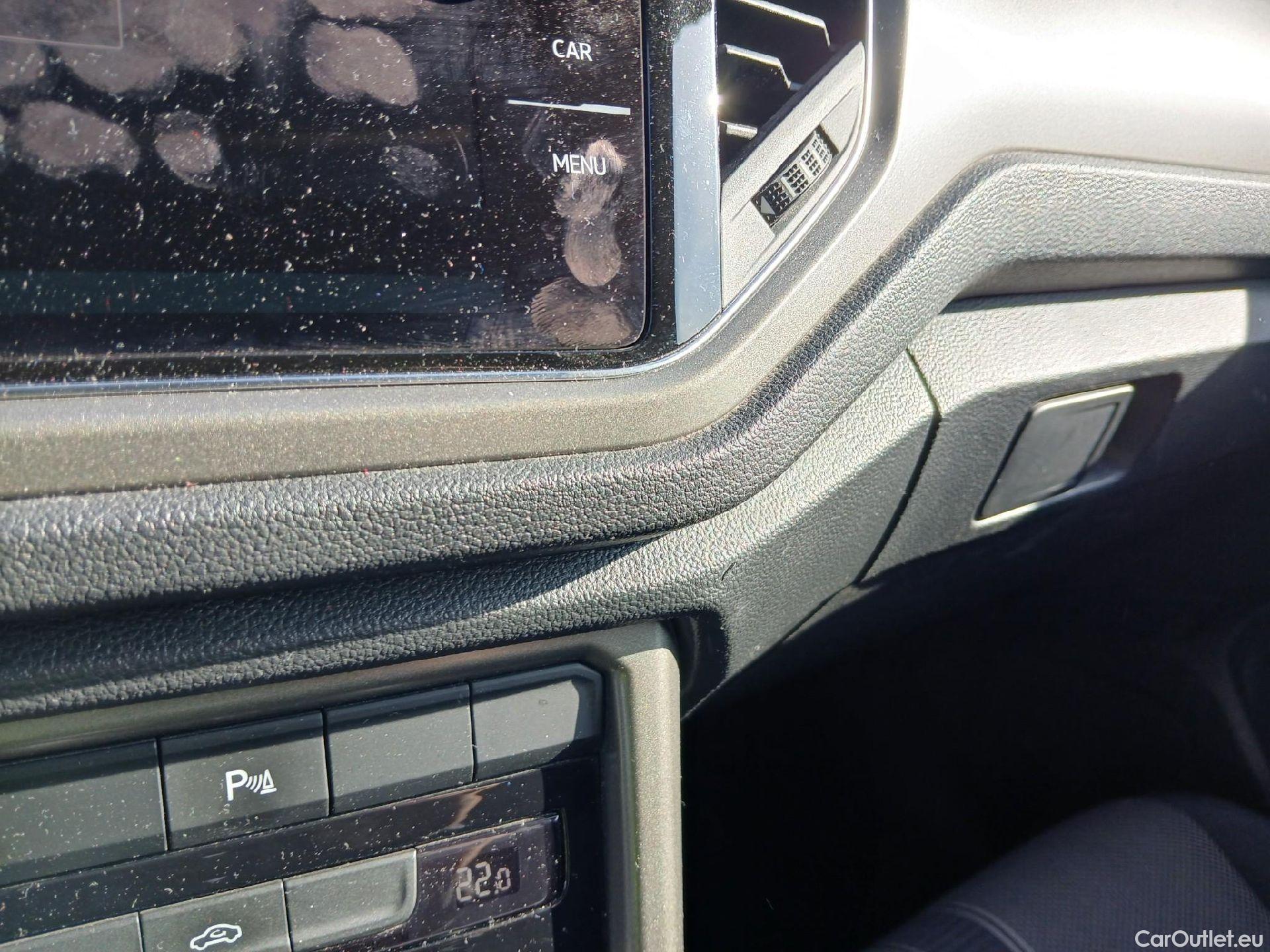  Volkswagen  T-ROC VOLKSWAGEN  / 2017 / 5P / todoterreno Advance 2.0 TDI 110kW (150CV) DSG (AC2) #2