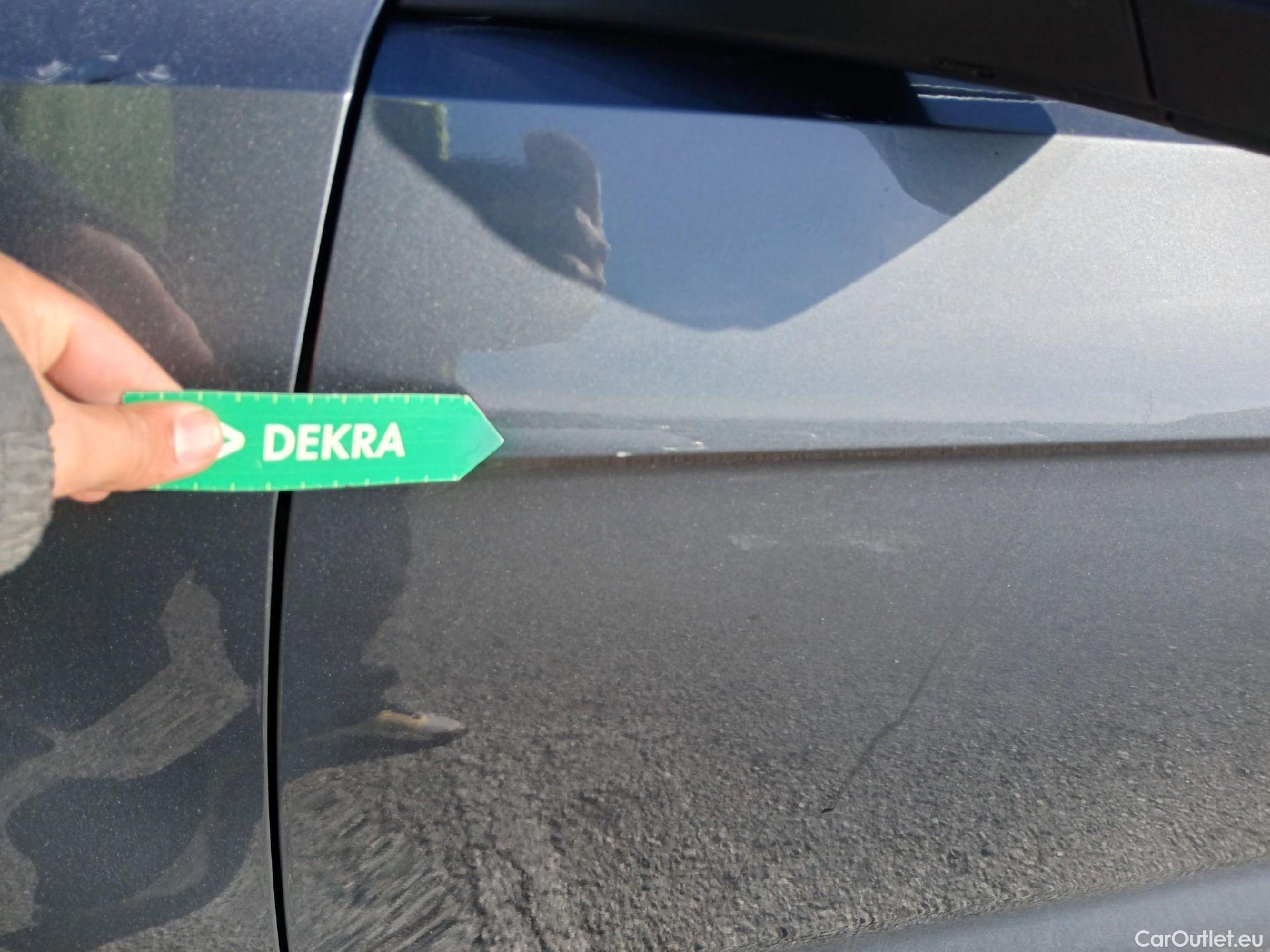  Volkswagen  T-ROC VOLKSWAGEN  / 2017 / 5P / todoterreno Advance 2.0 TDI 110kW (150CV) DSG (AC2) #9