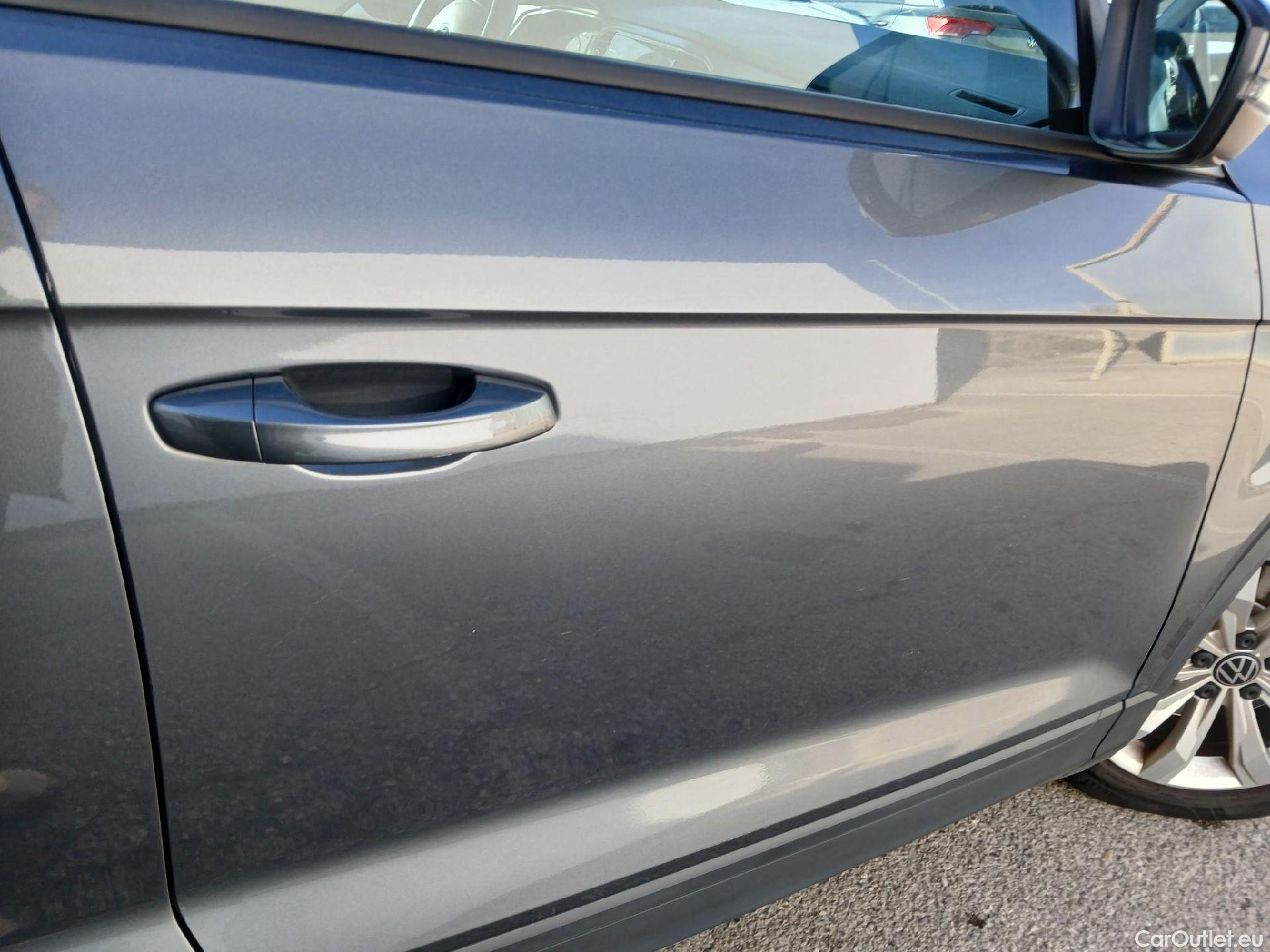  Volkswagen  T-ROC VOLKSWAGEN  / 2017 / 5P / todoterreno Advance 2.0 TDI 110kW (150CV) DSG (AC2) #23