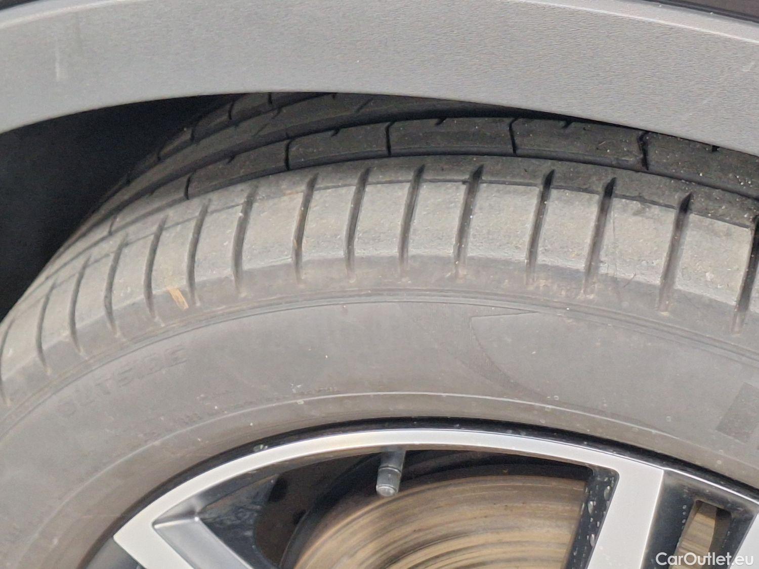  Volvo  XC 40 Volvo, XC40 '17, Volvo XC40 T5 Twin Engine R-Design 5d #51