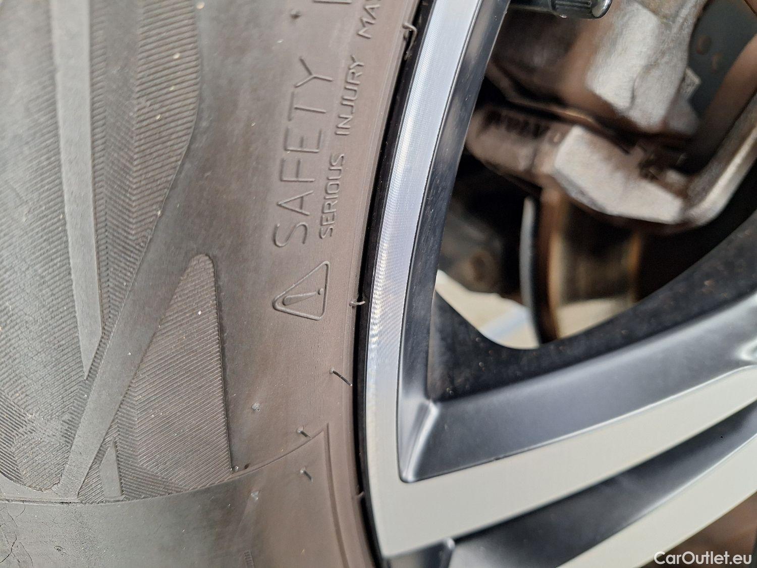  Volvo  XC 40 Volvo, XC40 '17, Volvo XC40 T5 Twin Engine R-Design 5d #4