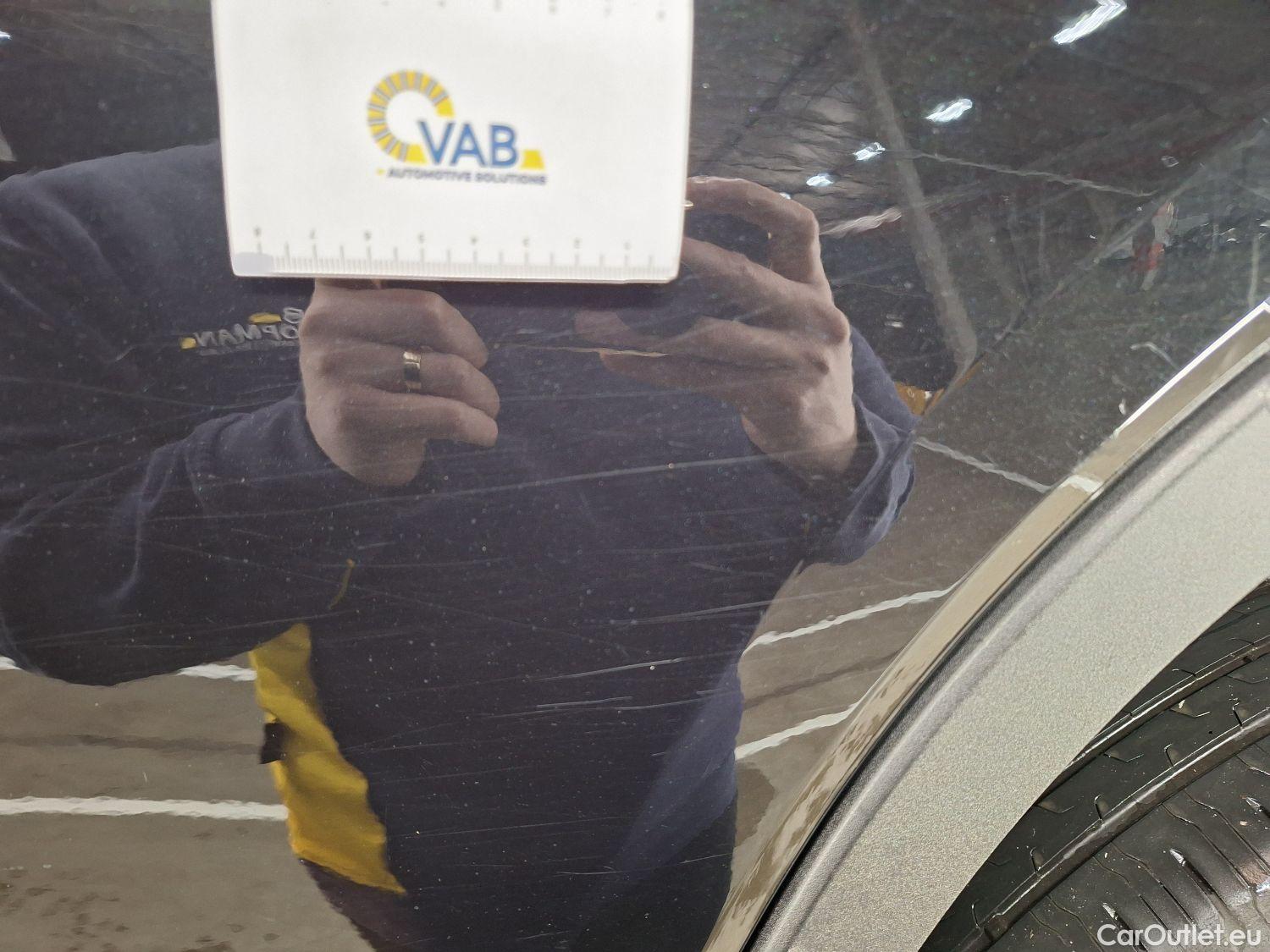  Volvo  XC 40 Volvo, XC40 '17, Volvo XC40 T5 Twin Engine R-Design 5d #24