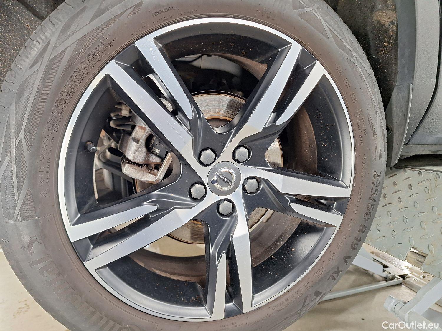  Volvo  XC 40 Volvo, XC40 '17, Volvo XC40 T5 Twin Engine R-Design 5d #1