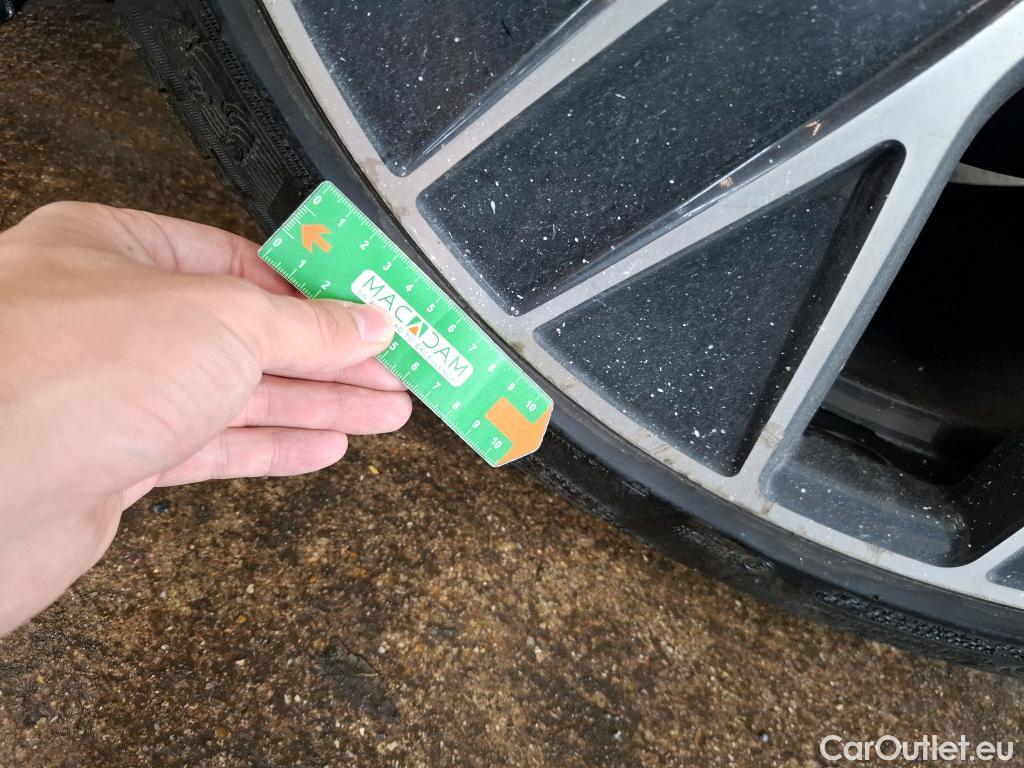  Porsche  Taycan  93kWh BVA #11