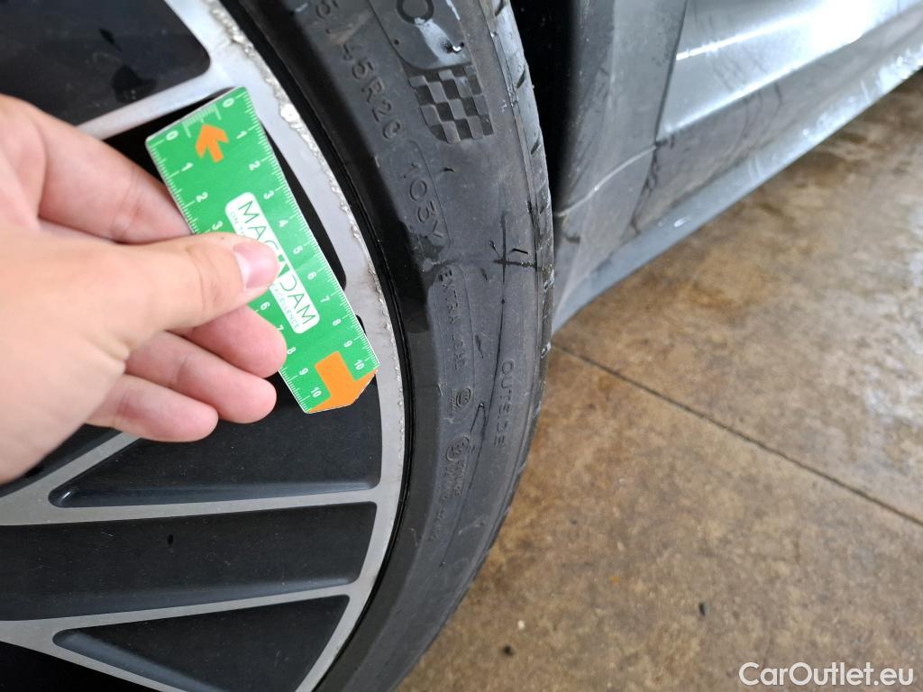  Porsche  Taycan  93kWh BVA #5