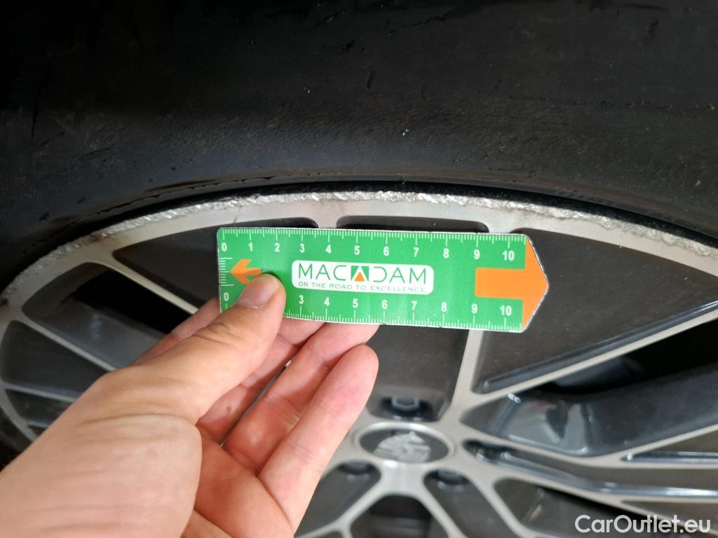  Porsche  Taycan  93kWh BVA #20