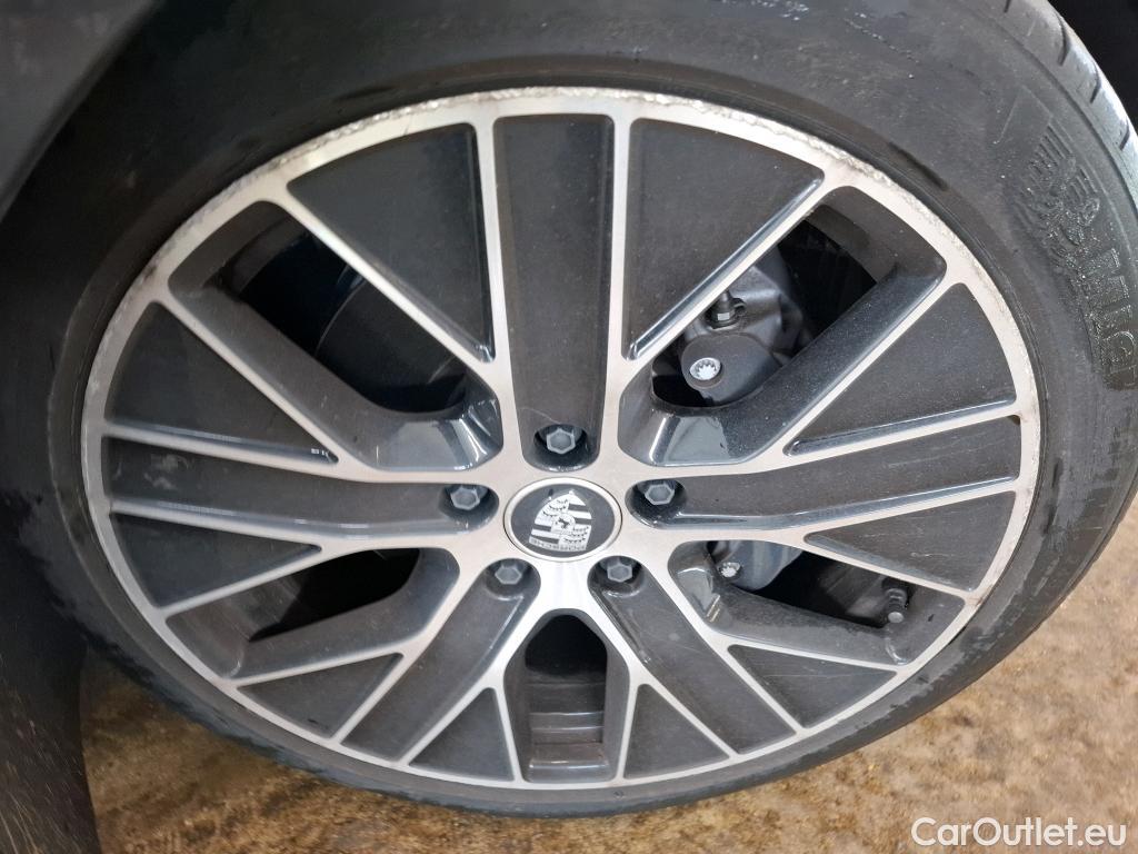  Porsche  Taycan  93kWh BVA #18