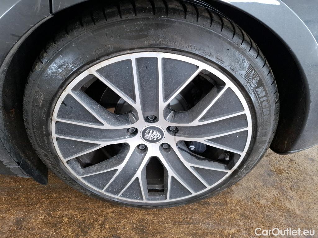  Porsche  Taycan  93kWh BVA #6