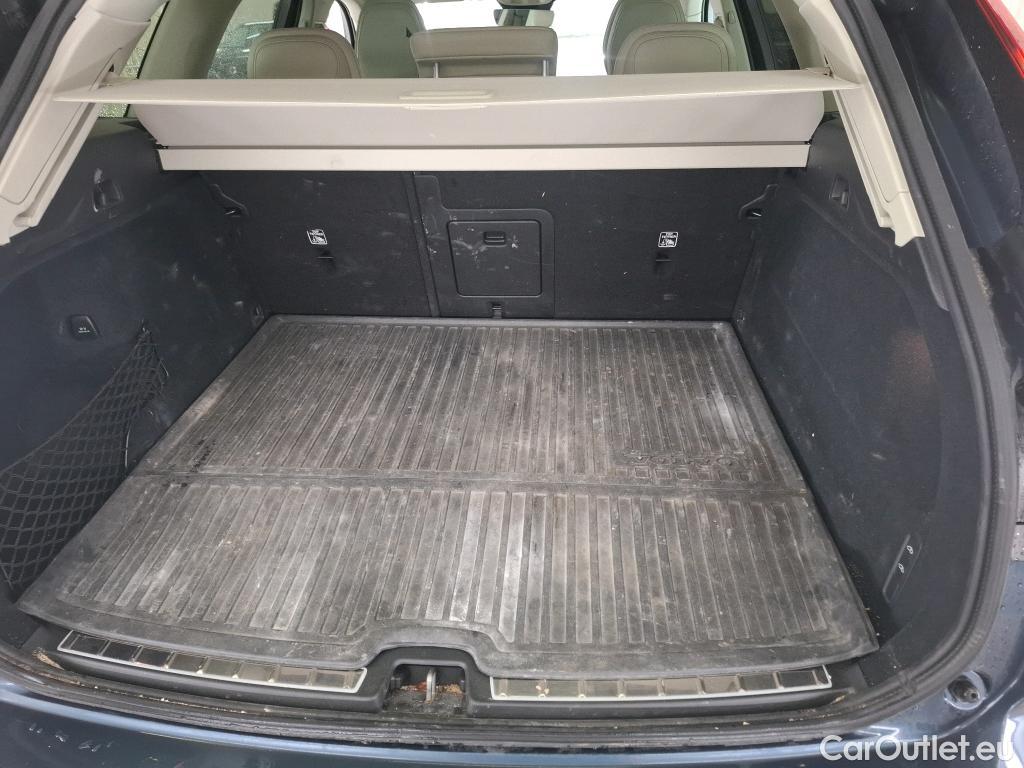  Volvo  XC60 VOLVO  / 2021 / 5P / SUV Recharge T6 350 GT 8 Ultimate Style Dark #4