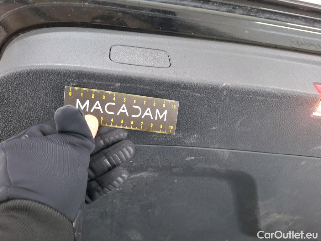  Mercedes  G-Klasee MERCEDES-BENZ GLE / 2020 / 5P / SUV GLE 350 de 4MATIC AMG Line #51