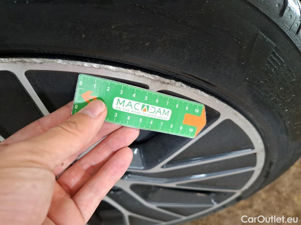  Porsche  Taycan  93kWh BVA #21