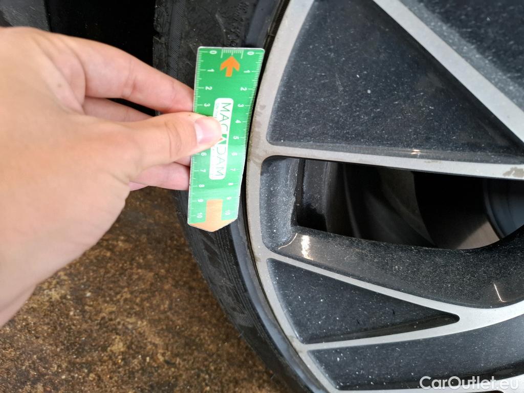  Porsche  Taycan  93kWh BVA #10