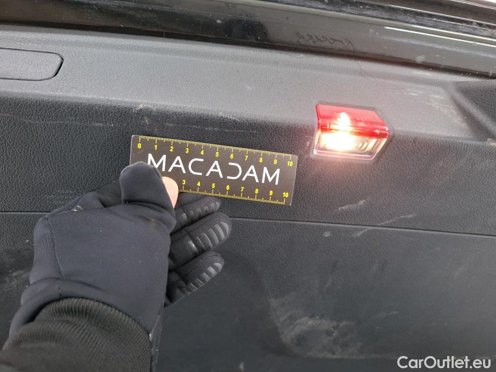  Mercedes  G-Klasee MERCEDES-BENZ GLE / 2020 / 5P / SUV GLE 350 de 4MATIC AMG Line #52