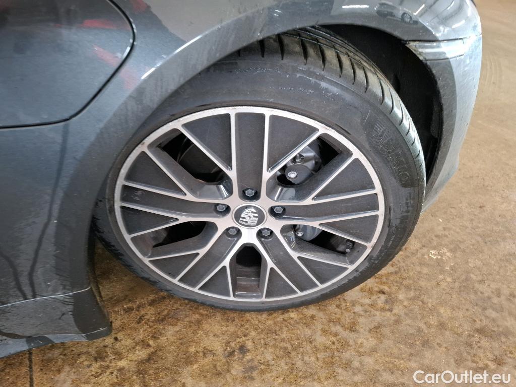  Porsche  Taycan  93kWh BVA #17