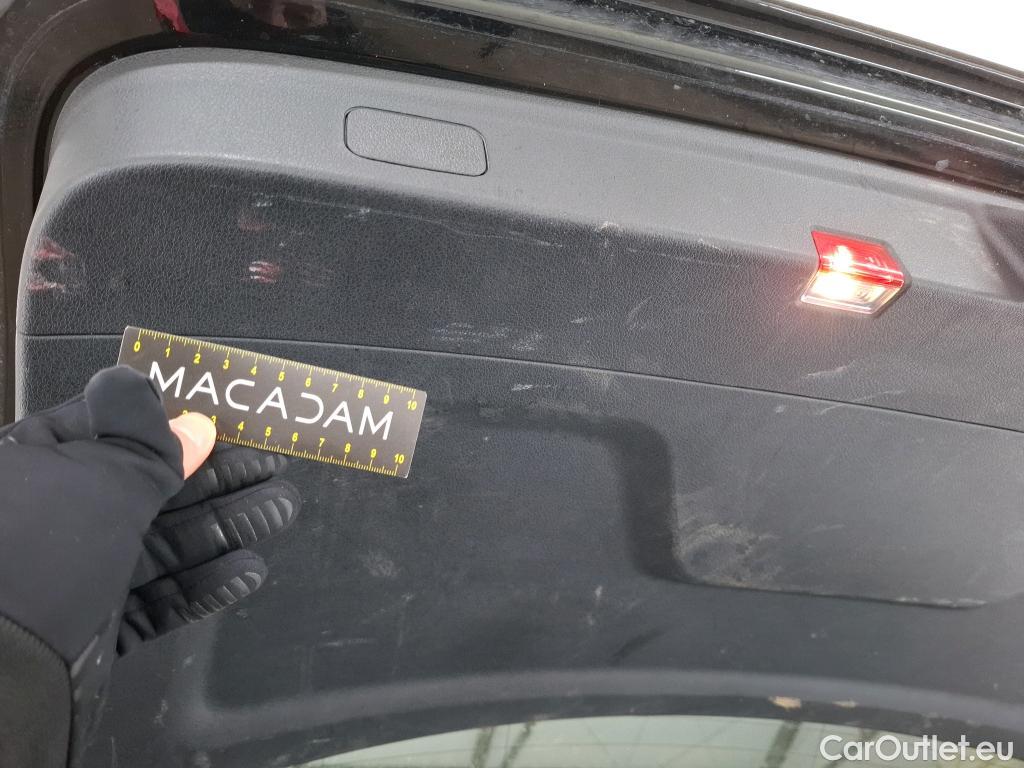  Mercedes  G-Klasee MERCEDES-BENZ GLE / 2020 / 5P / SUV GLE 350 de 4MATIC AMG Line #50