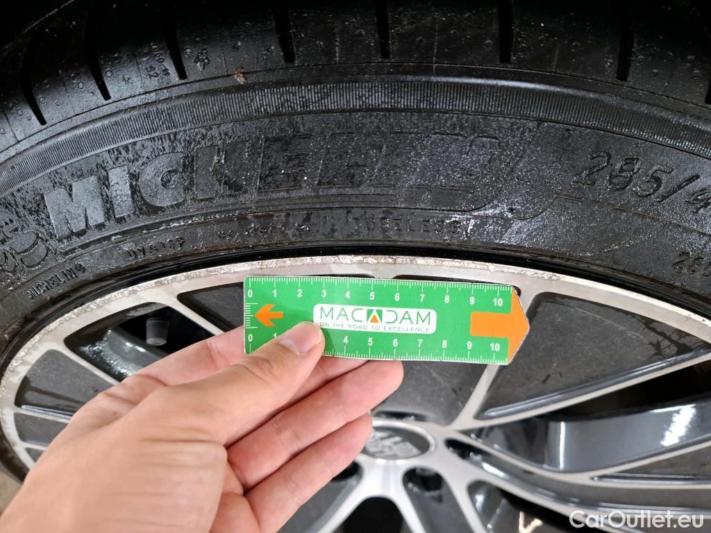  Porsche  Taycan  93kWh BVA #15