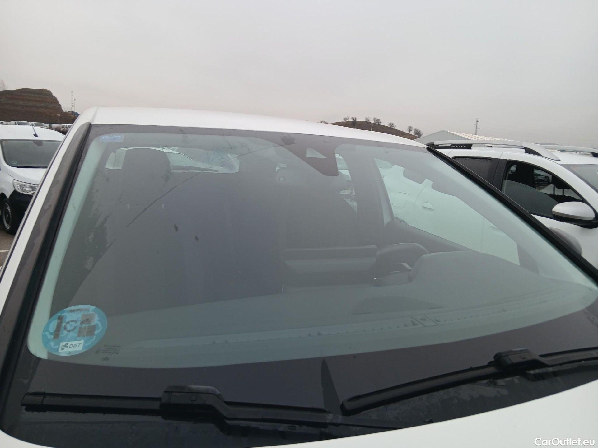  Peugeot  3008 PEUGEOT  / 2020 / 5P / todoterreno 1.2 PureTech 96KW S&S Active Pack EAT8 #13