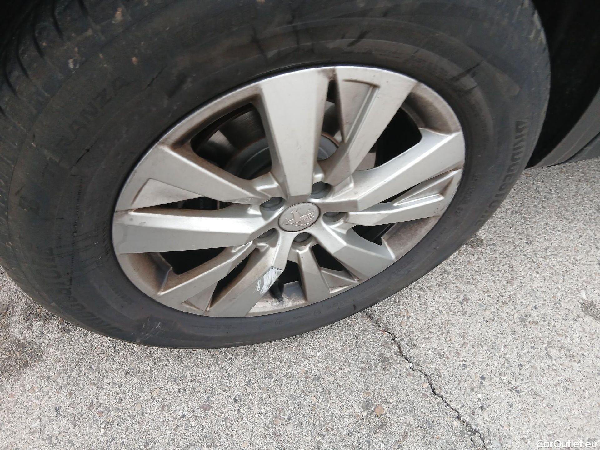  Peugeot  3008 PEUGEOT  / 2020 / 5P / todoterreno 1.2 PureTech 96KW S&S Active Pack EAT8 #10