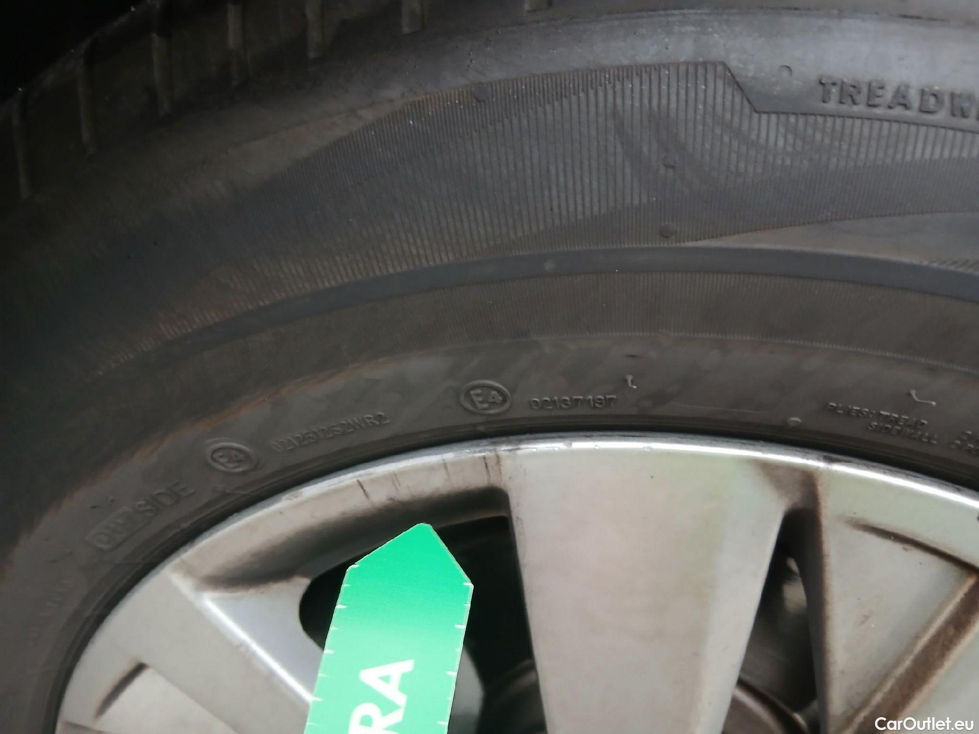  Peugeot  3008 PEUGEOT  / 2020 / 5P / todoterreno 1.2 PureTech 96KW S&S Active Pack EAT8 #3