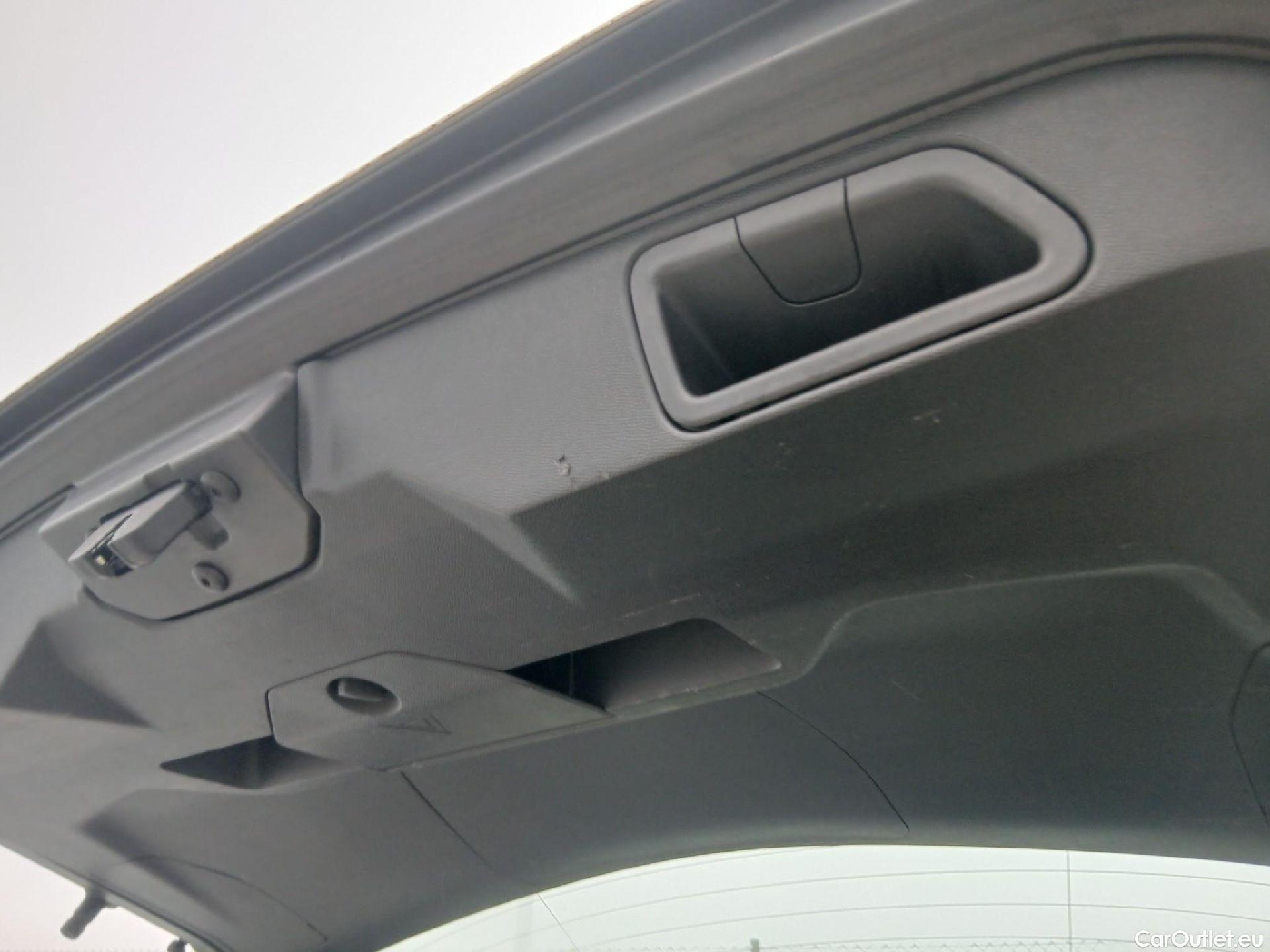  Peugeot  3008 PEUGEOT  / 2020 / 5P / todoterreno 1.2 PureTech 96KW S&S Active Pack EAT8 #7