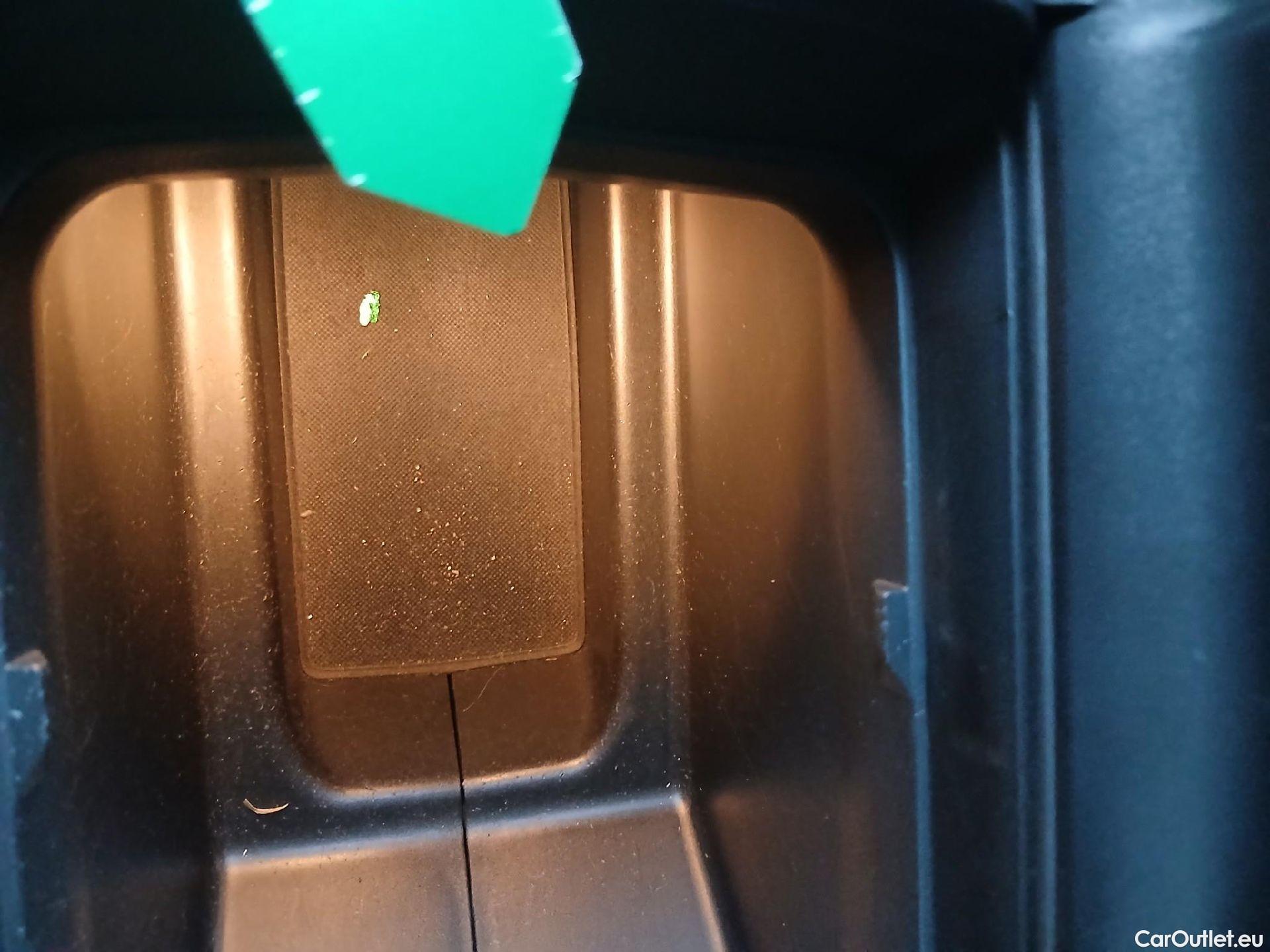  Peugeot  3008 PEUGEOT  / 2020 / 5P / todoterreno 1.2 PureTech 96KW S&S Active Pack EAT8 #2