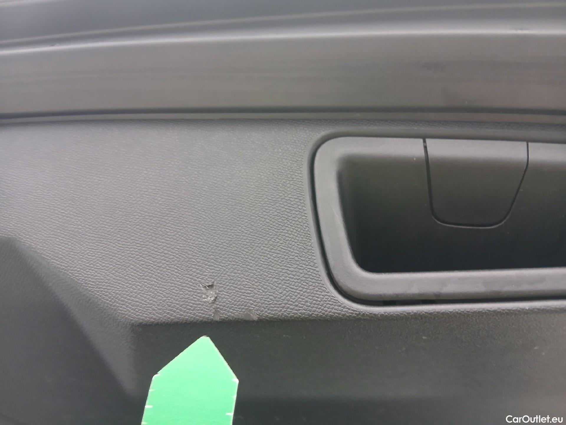  Peugeot  3008 PEUGEOT  / 2020 / 5P / todoterreno 1.2 PureTech 96KW S&S Active Pack EAT8 #8