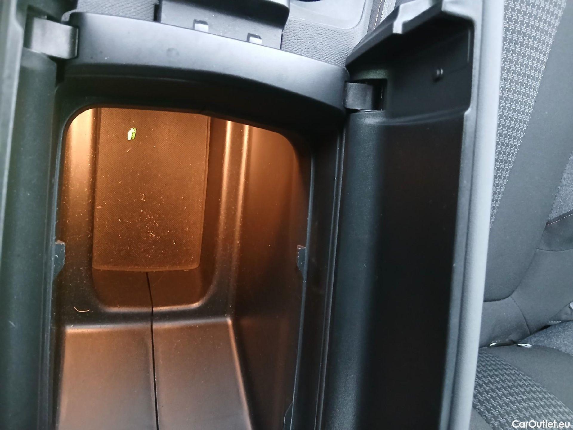  Peugeot  3008 PEUGEOT  / 2020 / 5P / todoterreno 1.2 PureTech 96KW S&S Active Pack EAT8 #1