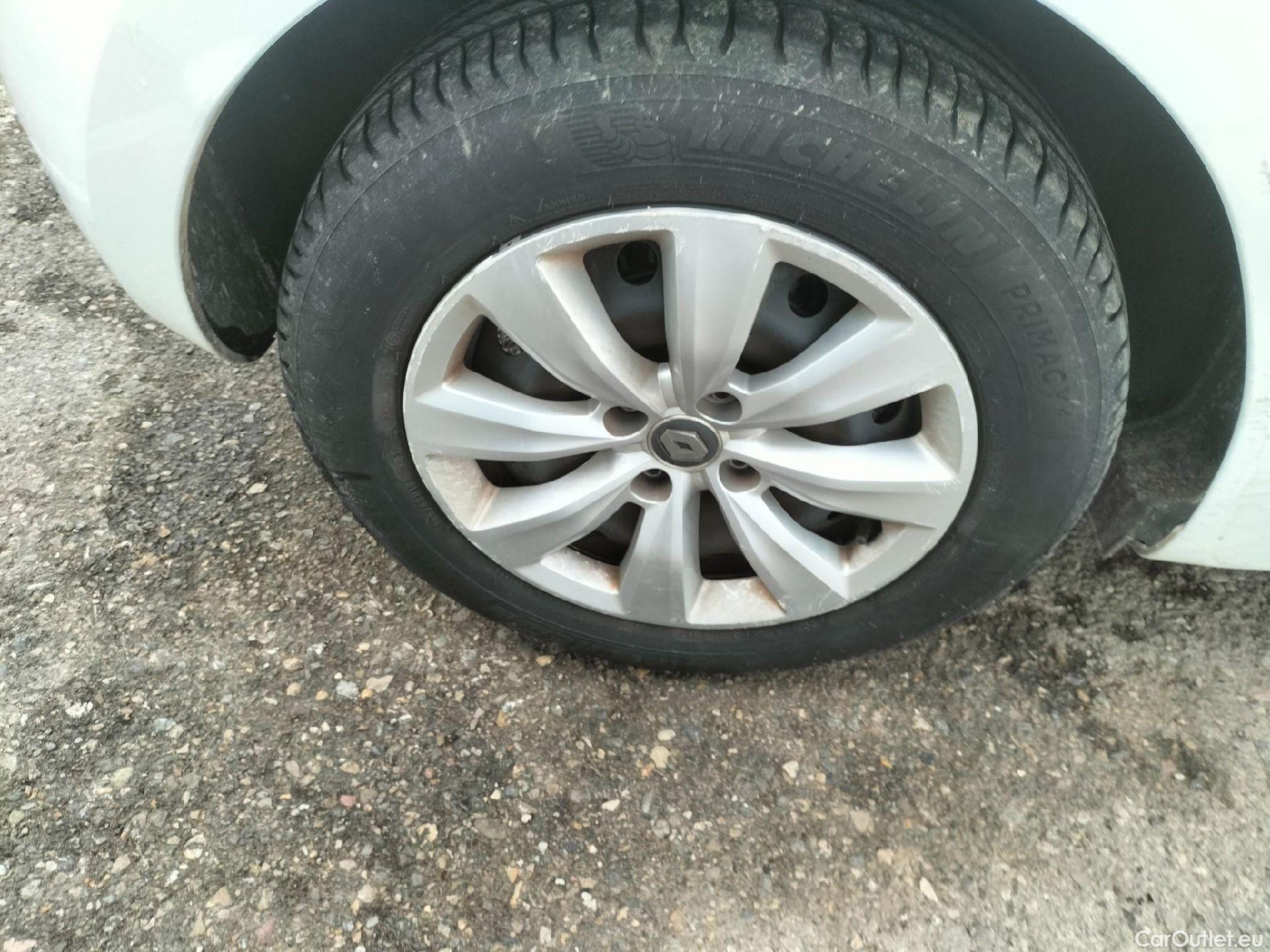  Renault  Clio RENAULT  / 2019 / 5P / berlina con portón Business Blue dCi 63 kW (85CV) #42