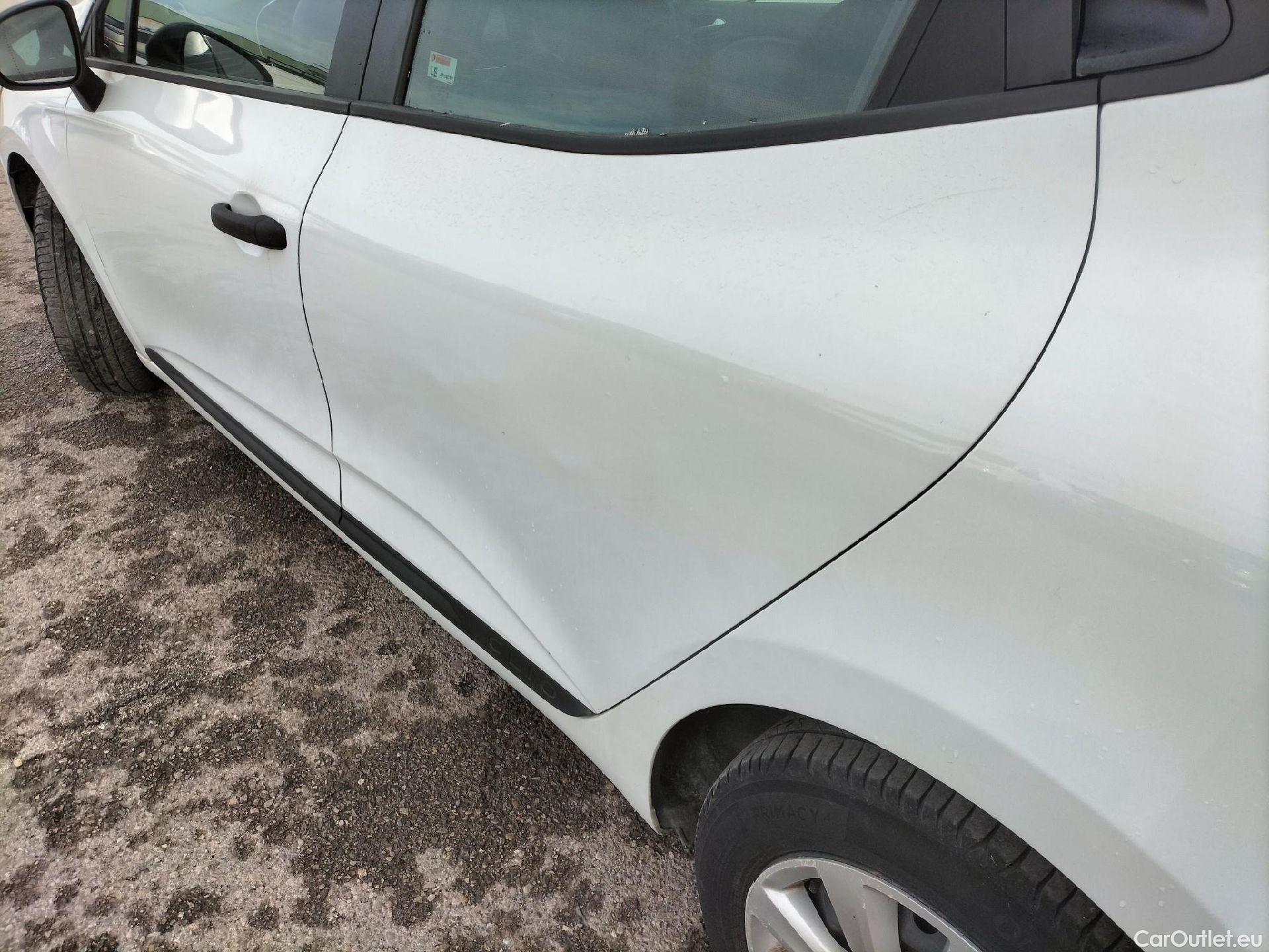  Renault  Clio RENAULT  / 2019 / 5P / berlina con portón Business Blue dCi 63 kW (85CV) #24