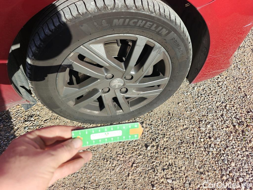  Peugeot  208 PEUGEOT  / 2019 / 5P / berlina con portón PureTech 73kW (100CV) Active Pack #24