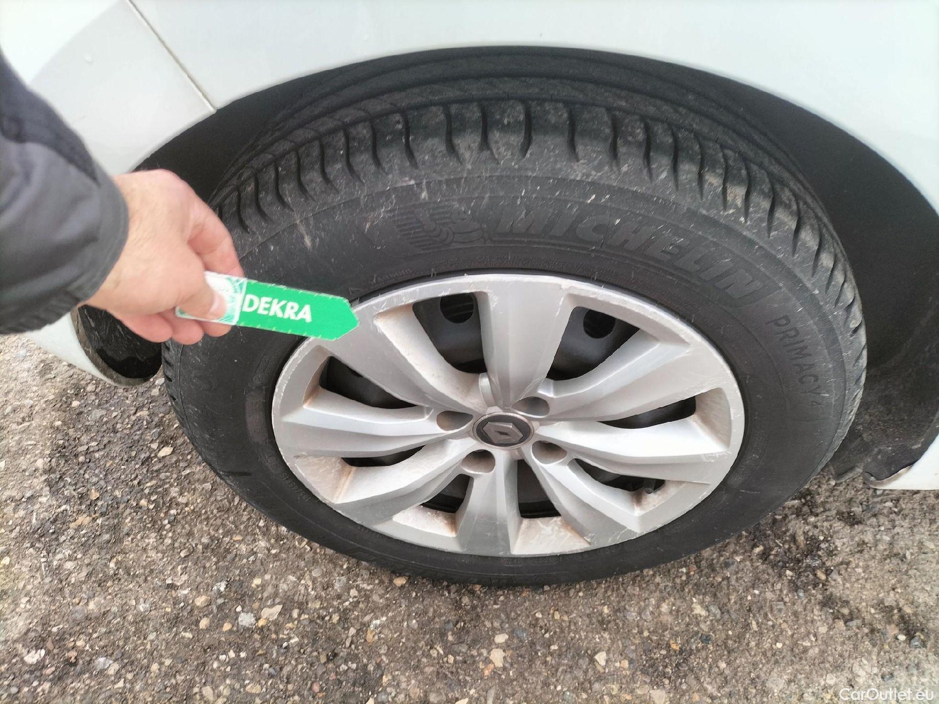  Renault  Clio RENAULT  / 2019 / 5P / berlina con portón Business Blue dCi 63 kW (85CV) #43