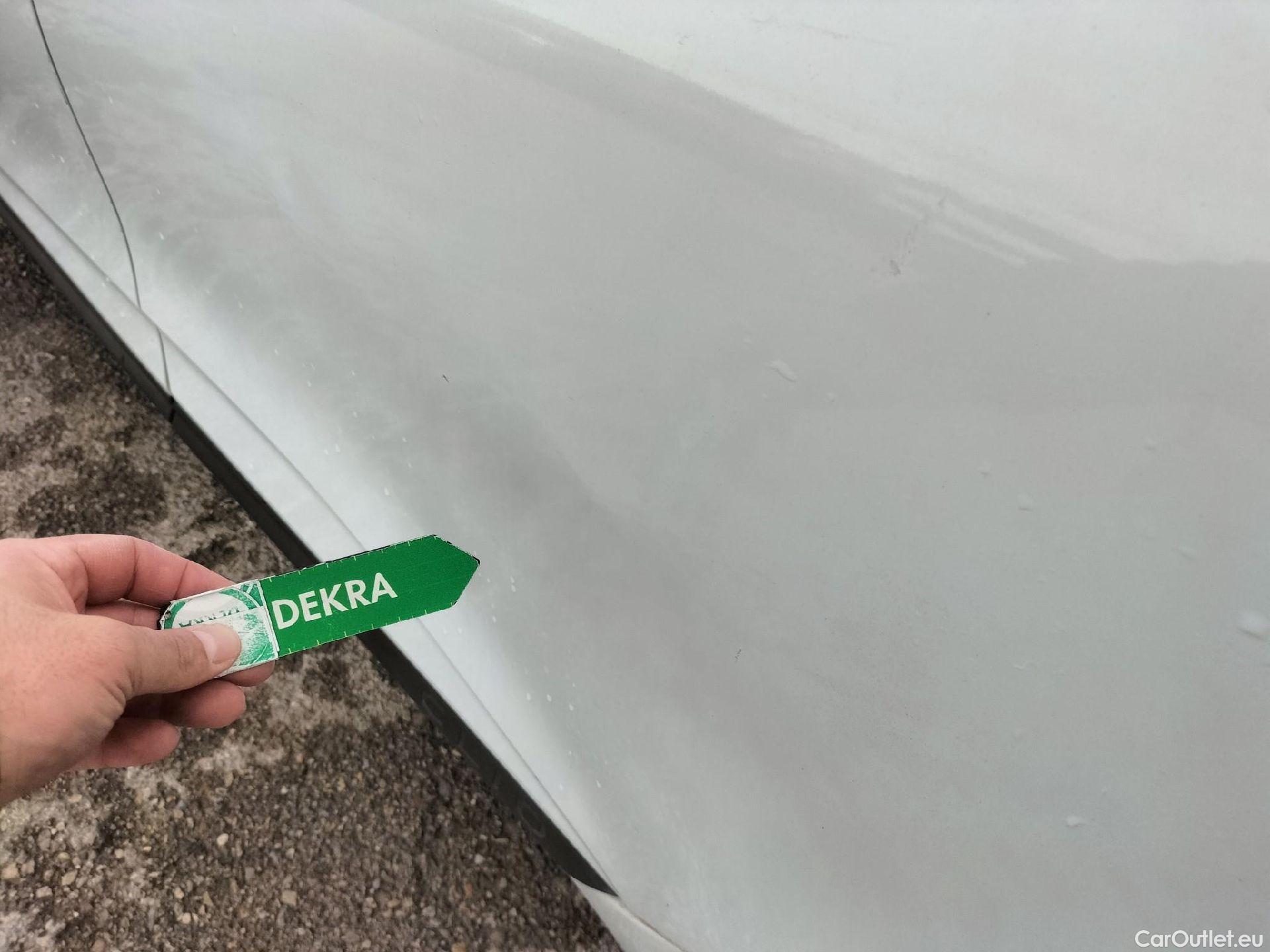  Renault  Clio RENAULT  / 2019 / 5P / berlina con portón Business Blue dCi 63 kW (85CV) #25