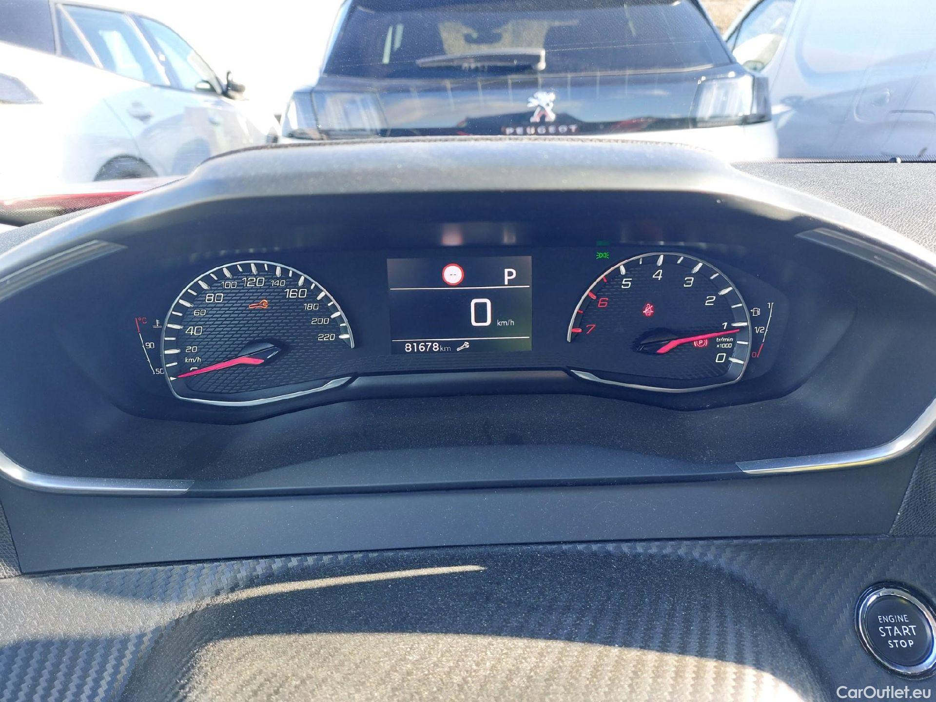  Peugeot  2008 PEUGEOT  / 2019 / 5P / todoterreno Allure Puretech 130 S&S EAT8 #29