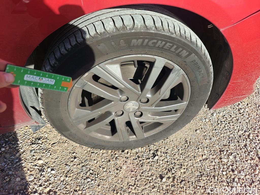  Peugeot  208 PEUGEOT  / 2019 / 5P / berlina con portón PureTech 73kW (100CV) Active Pack #25