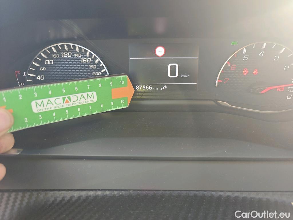  Peugeot  208 PEUGEOT  / 2019 / 5P / berlina con portón PureTech 73kW (100CV) Active Pack #47