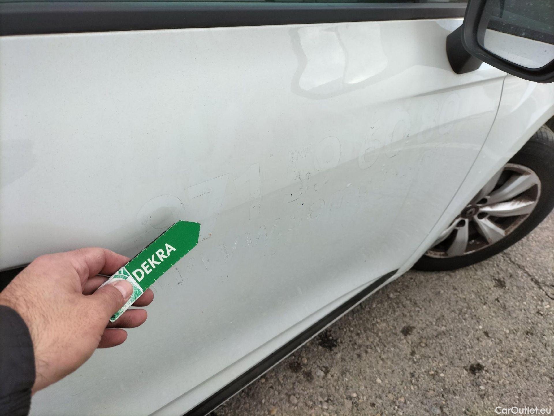  Renault  Clio RENAULT  / 2019 / 5P / berlina con portón Business Blue dCi 63 kW (85CV) #50