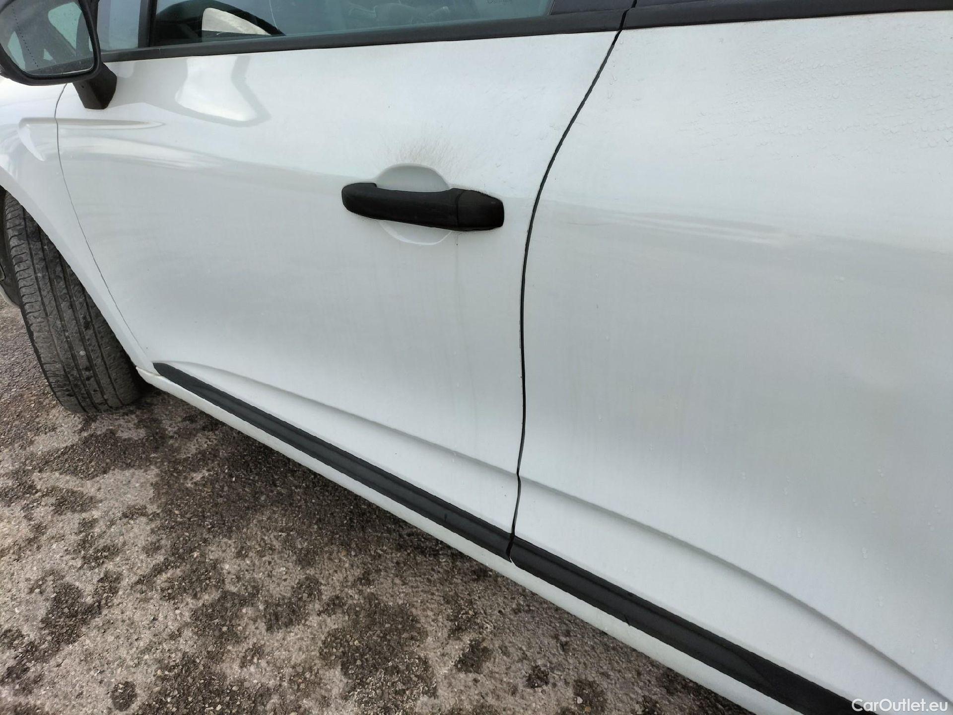  Renault  Clio RENAULT  / 2019 / 5P / berlina con portón Business Blue dCi 63 kW (85CV) #17