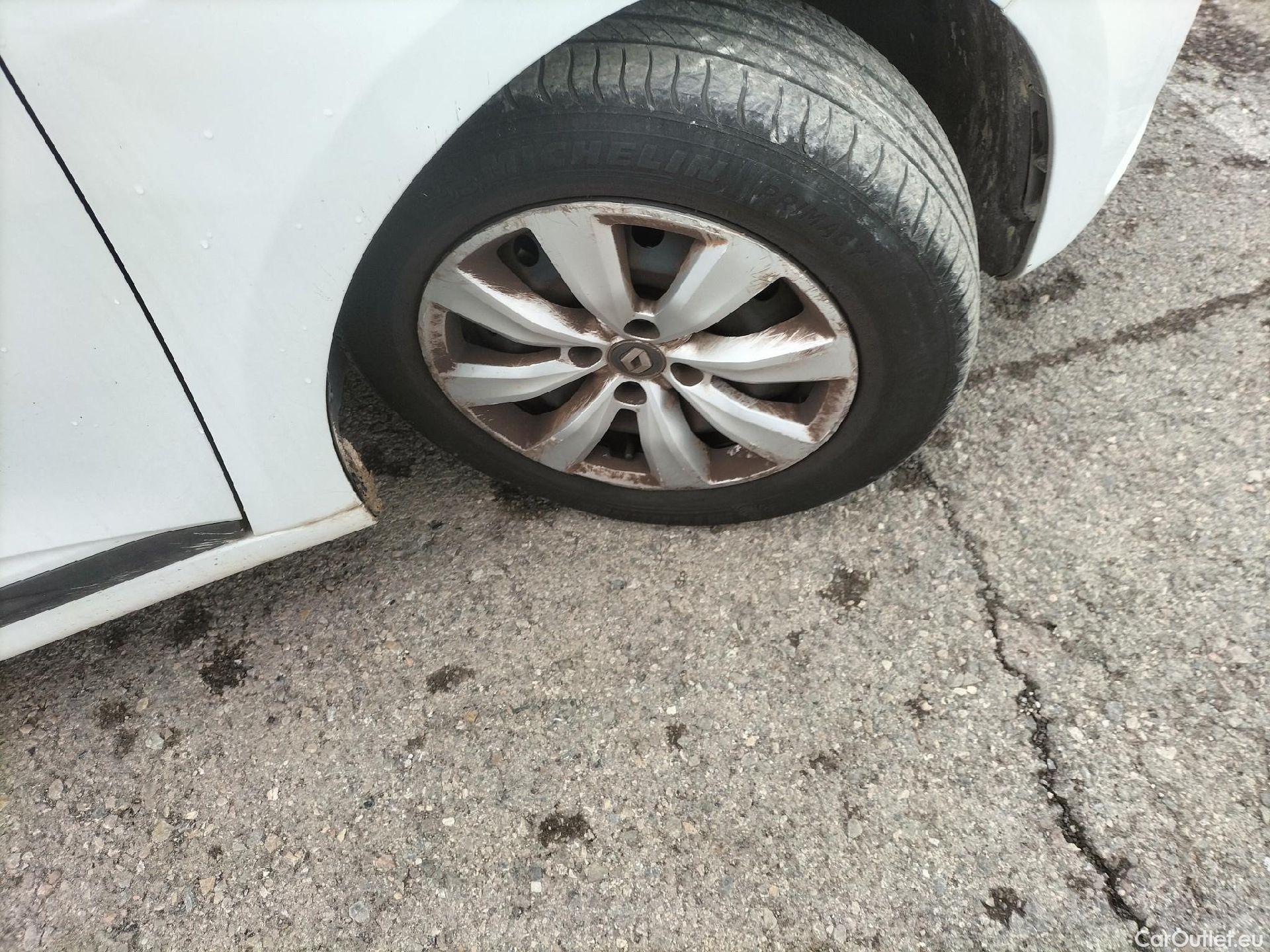  Renault  Clio RENAULT  / 2019 / 5P / berlina con portón Business Blue dCi 63 kW (85CV) #52